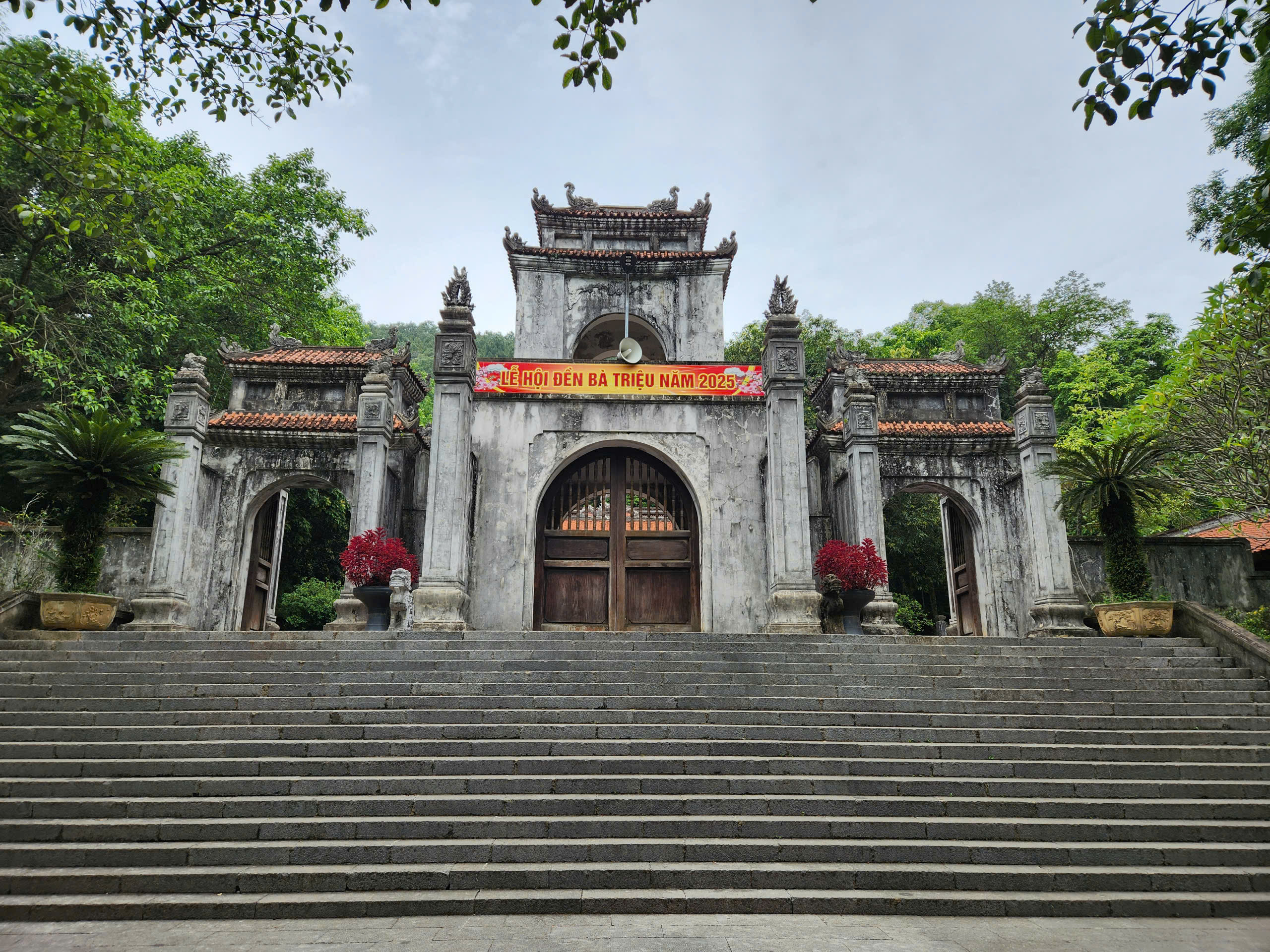 Khám phá kiến trúc độc đáo tại quần thể di tích nghìn năm tuổi ở Thanh Hóa- Ảnh 3. Khám phá kiến trúc độc đáo tại quần thể di tích nghìn năm tuổi ở Thanh Hóa- Ảnh 3.