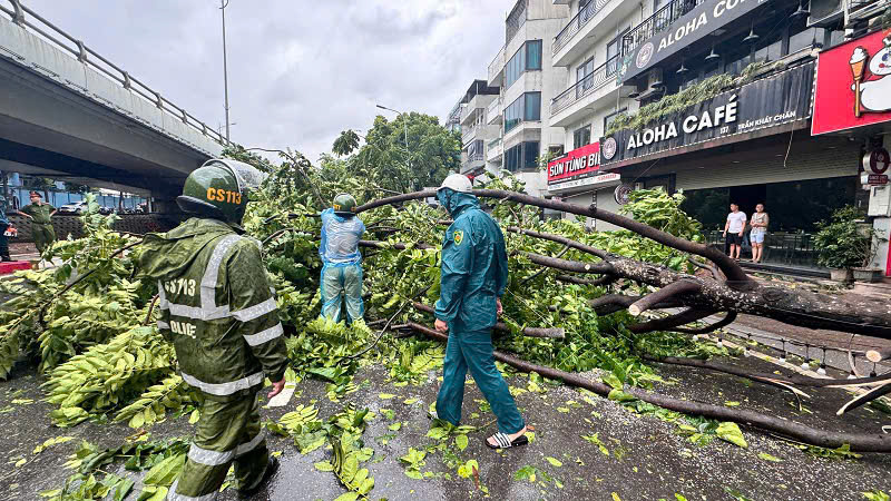 Bộ X&acirc;y dựng y&ecirc;u cầu đảm bảo an to&agrave;n c&ocirc;ng tr&igrave;nh v&agrave; giao th&ocirc;ng trước b&atilde;o số 1- Ảnh 1.