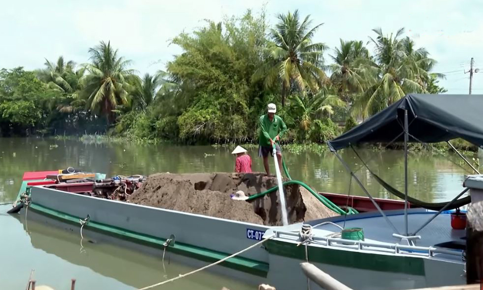 Miền T&acirc;y: C&aacute;t, đ&aacute; khan hiếm, gi&aacute; tăng ch&oacute;ng mặt- Ảnh 5.