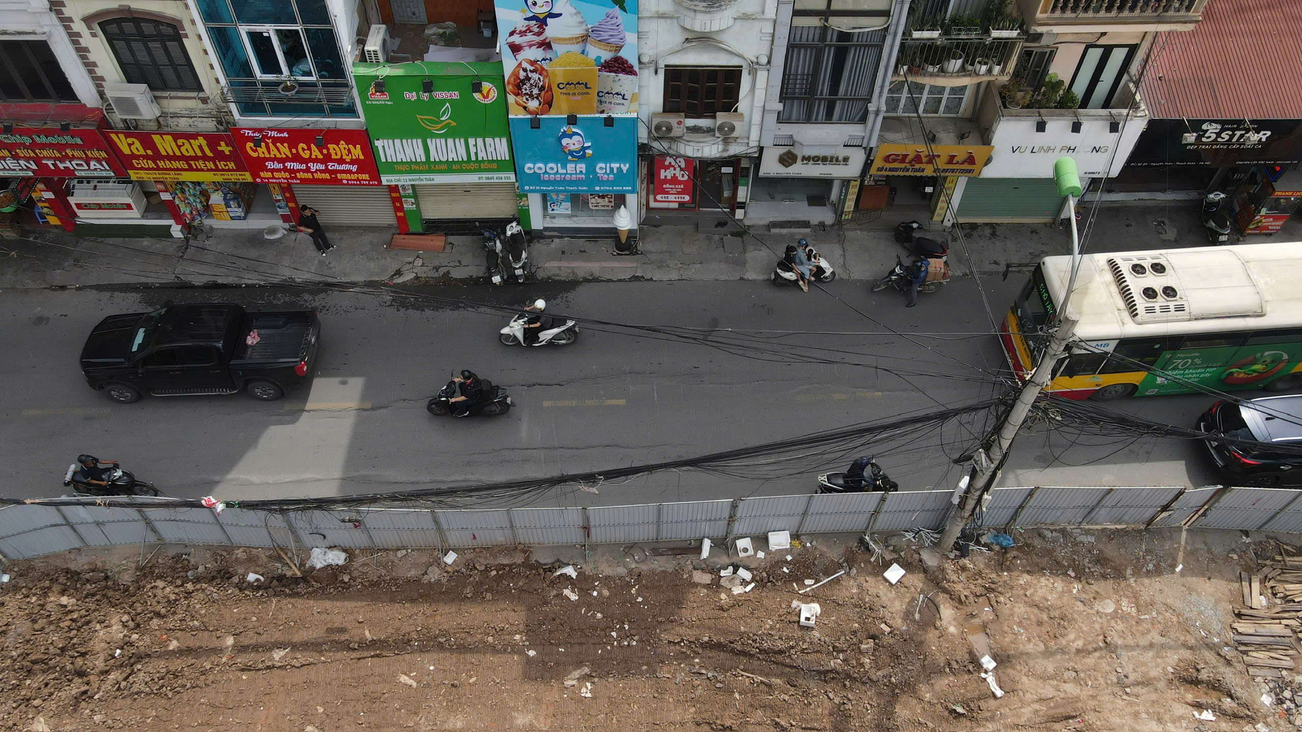 H&agrave; Nội: Đường Nguyễn Tu&acirc;n sụt l&uacute;n, nứt to&aacute;c- Ảnh 5.