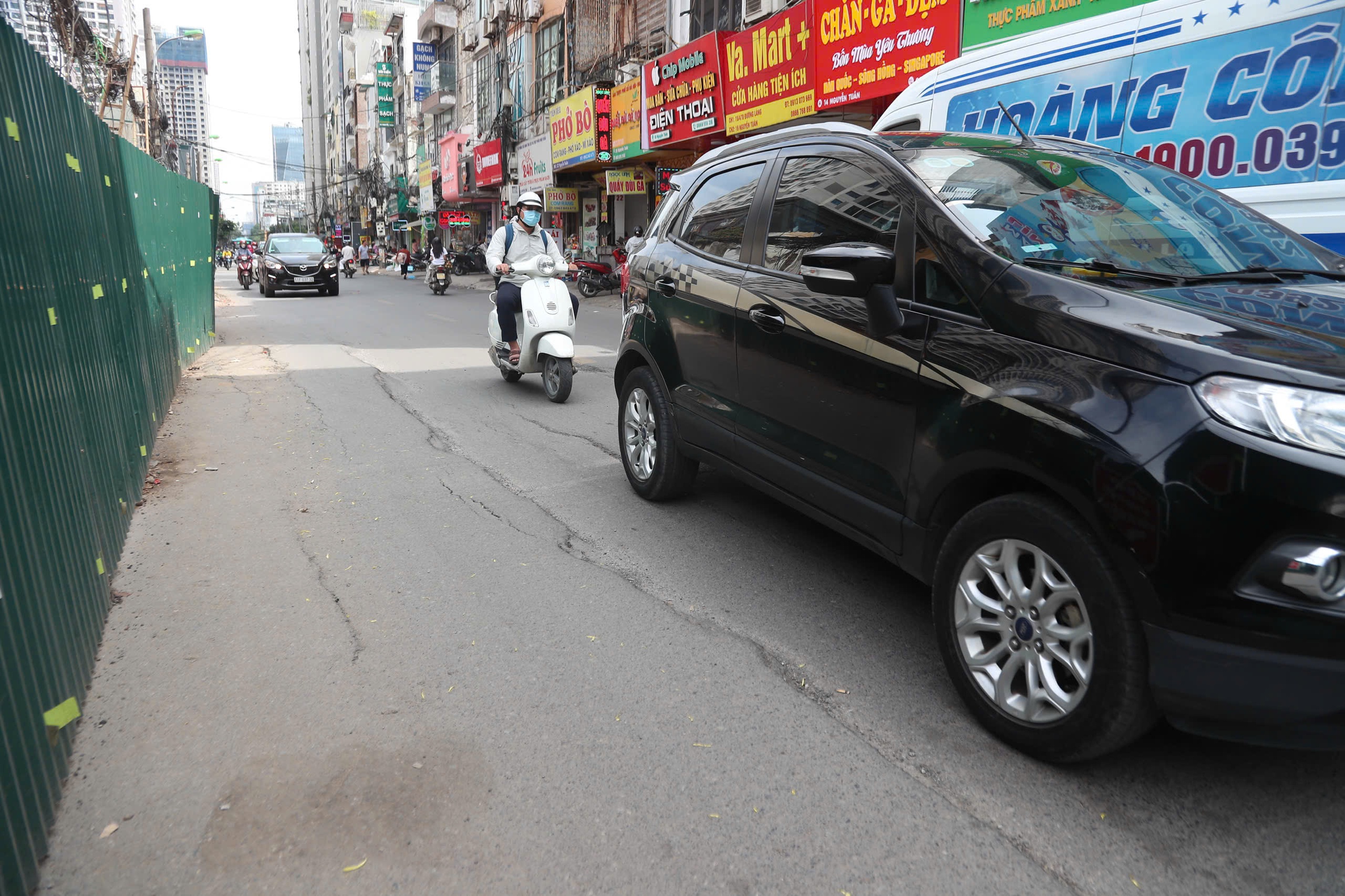 H&agrave; Nội: Đường Nguyễn Tu&acirc;n sụt l&uacute;n, nứt to&aacute;c- Ảnh 6.