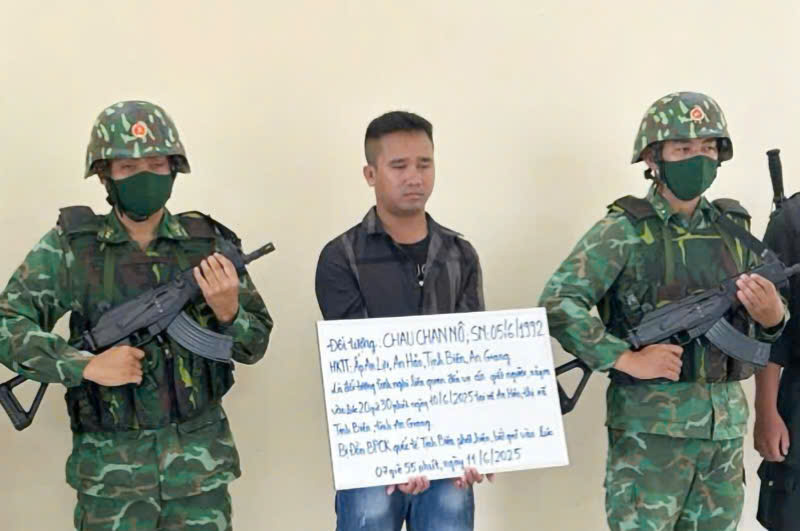 An Giang: Đ&oacute;n l&otilde;ng kẻ giết người tr&ecirc;n đường chạy sang Campuchia lẩn trốn- Ảnh 2.