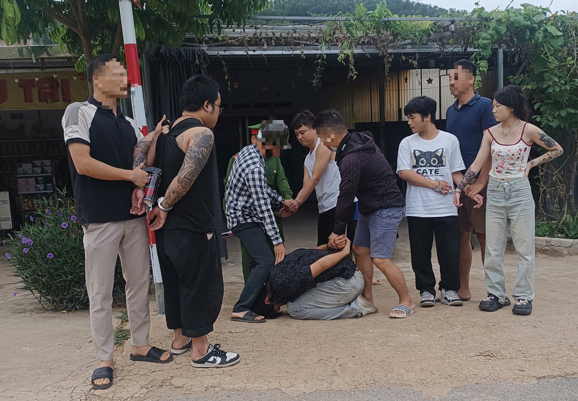 Bốn nghi phạm người Trung Quốc cướp &ocirc; t&ocirc; ở Thanh H&oacute;a- Ảnh 1.