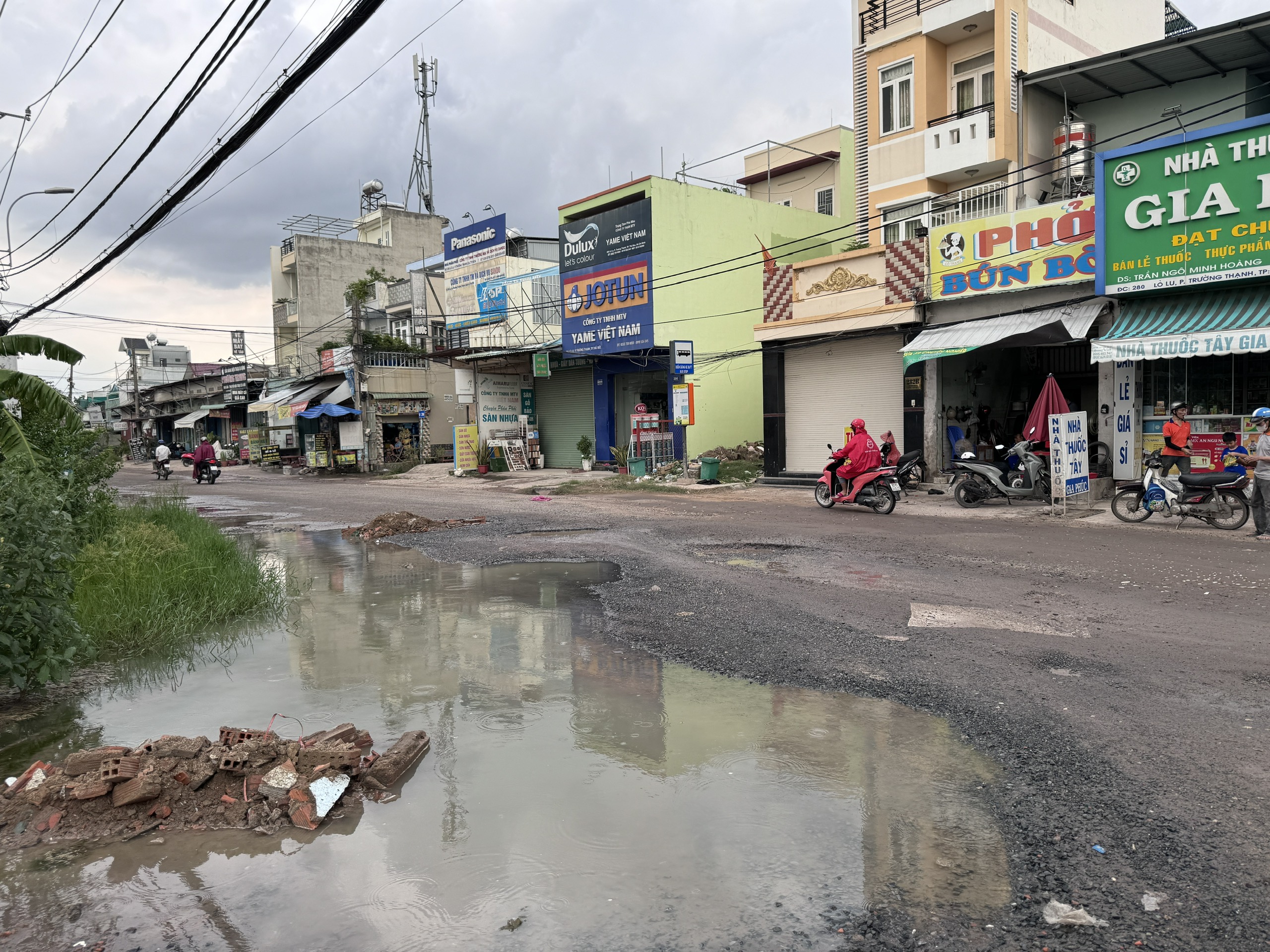TP.HCM: Đường L&ograve; Lu vẫn n&aacute;t bươm sau 5 năm khởi c&ocirc;ng, TP Thủ Đức n&oacute;i g&igrave;?- Ảnh 1.