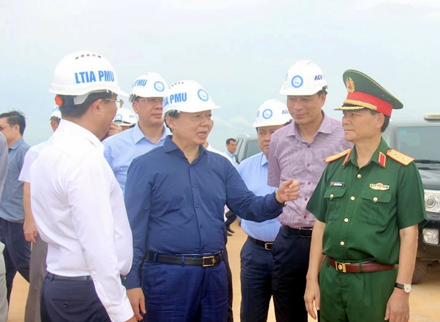 Phó Thủ tướng Trần Hồng Hà: Giải quyết nhanh vướng mắc thi công sân bay Long Thành- Ảnh 9. Phó Thủ tướng Trần Hồng Hà: Giải quyết nhanh vướng mắc thi công sân bay Long Thành- Ảnh 9.