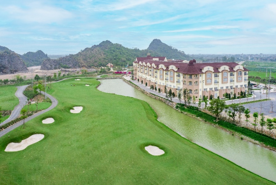 A building near a river  Description automatically generated