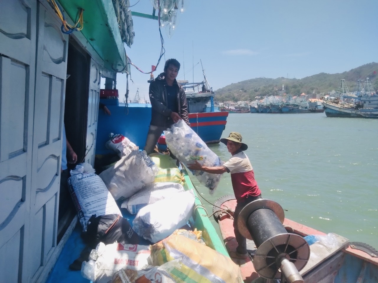 B&igrave;nh Định: Hiệu quả từ m&ocirc; h&igrave;nh đưa r&aacute;c thải v&agrave;o bờ- Ảnh 2.