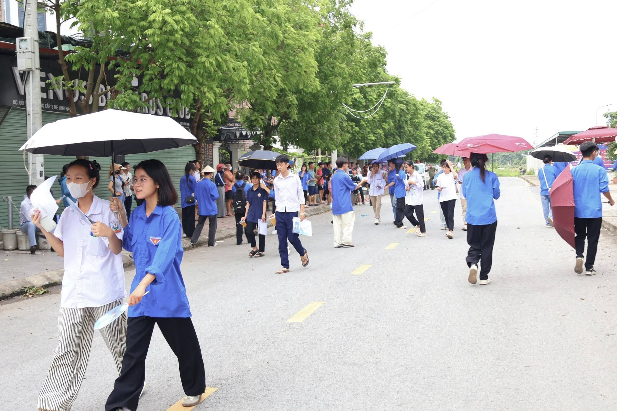 Hơn 124.000 th&iacute; sinh H&agrave; Nội chuẩn bị thi tốt nghiệp THPT 2025- Ảnh 1.