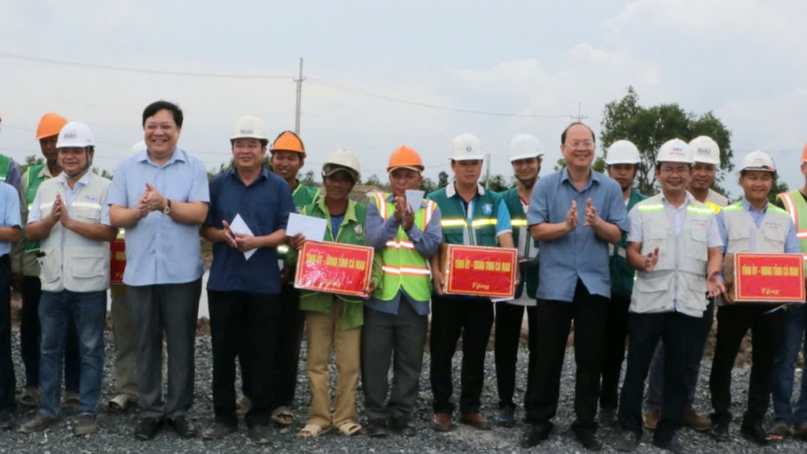 Vượt kh&oacute;, nỗ lực đưa cao tốc Cần Thơ - C&agrave; Mau c&aacute;n đ&iacute;ch đ&uacute;ng hẹn 19/12- Ảnh 2.