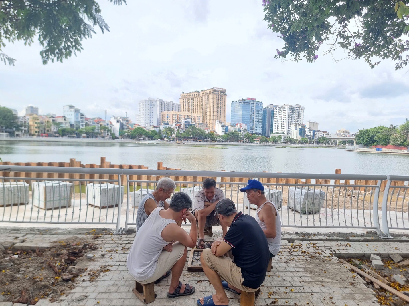 Cận cảnh hồ Đống Đa khoác áo mới- Ảnh 6. Cận cảnh hồ Đống Đa khoác áo mới- Ảnh 6.