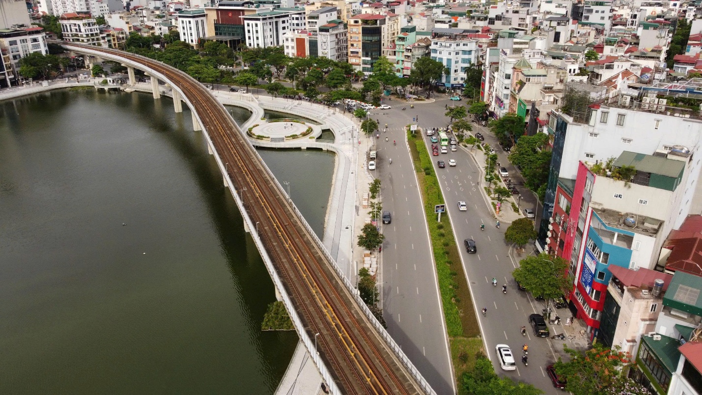 Cận cảnh hồ Đống Đa khoác áo mới- Ảnh 9. Cận cảnh hồ Đống Đa khoác áo mới- Ảnh 9.