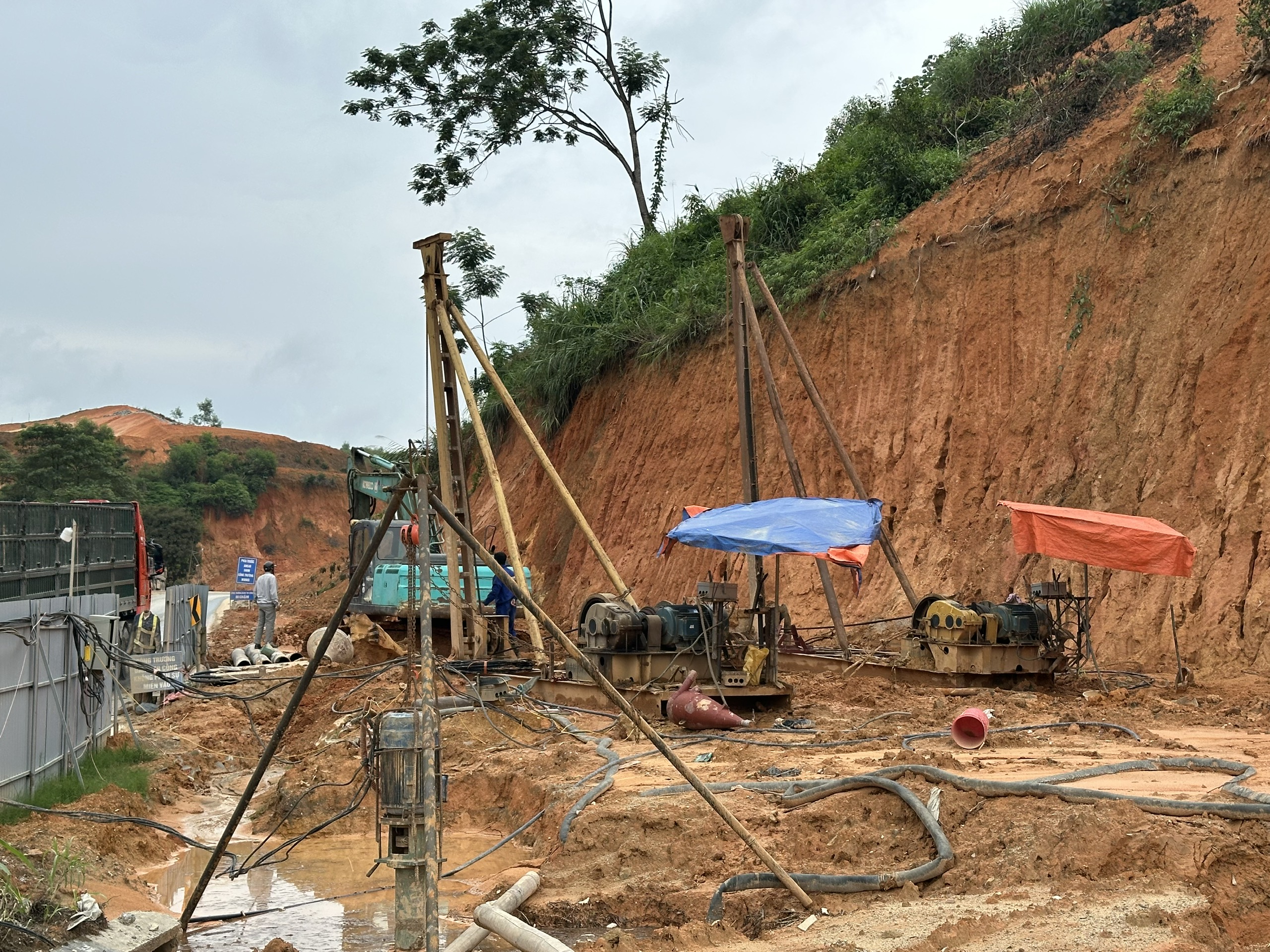 Cao tốc Tuy&ecirc;n Quang - H&agrave; Giang: Tăng ca k&iacute;p để bứt ph&aacute; tiến độ- Ảnh 1.