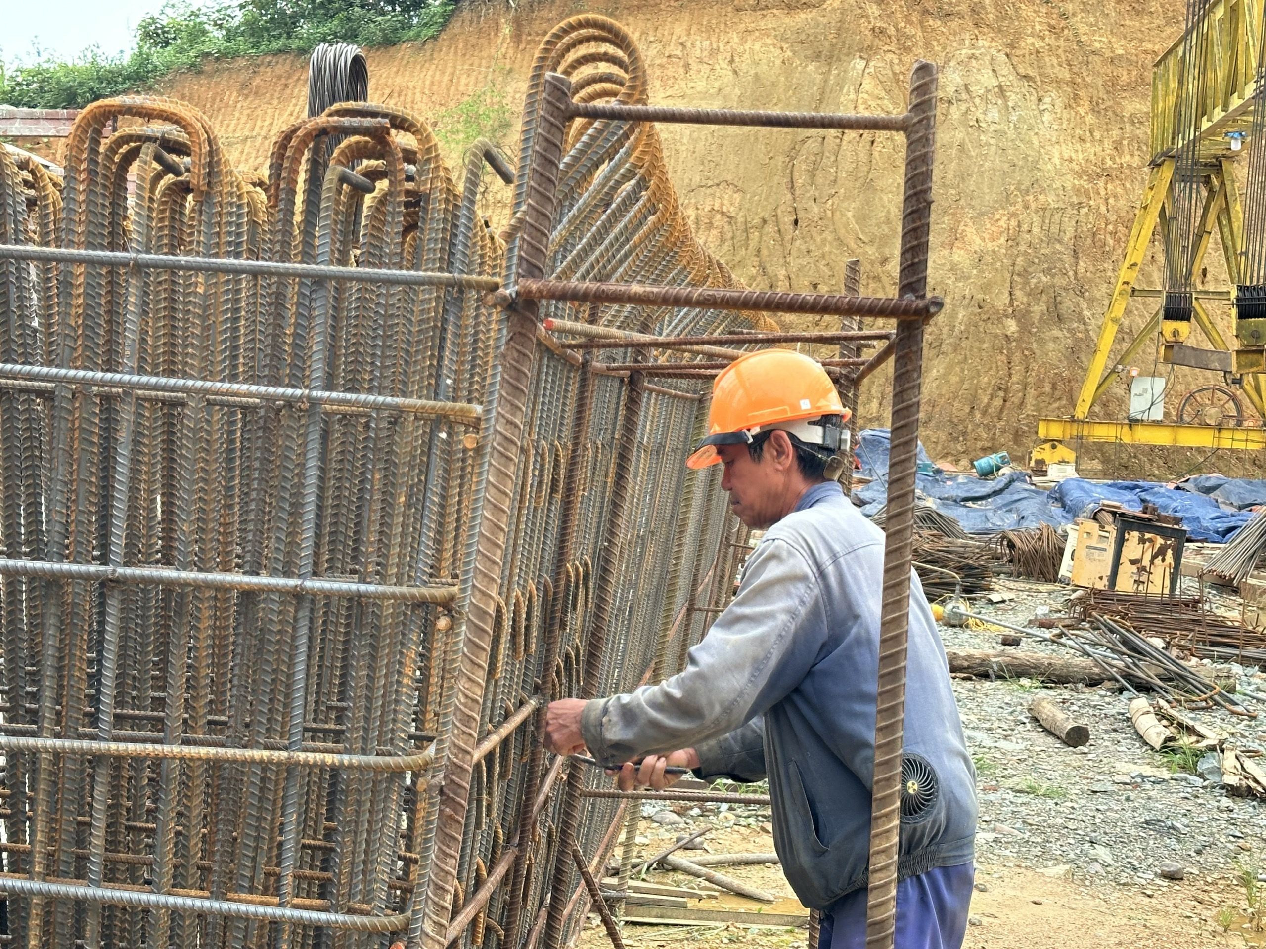 Cao tốc Tuy&ecirc;n Quang - H&agrave; Giang: Tăng ca k&iacute;p để bứt ph&aacute; tiến độ- Ảnh 5.