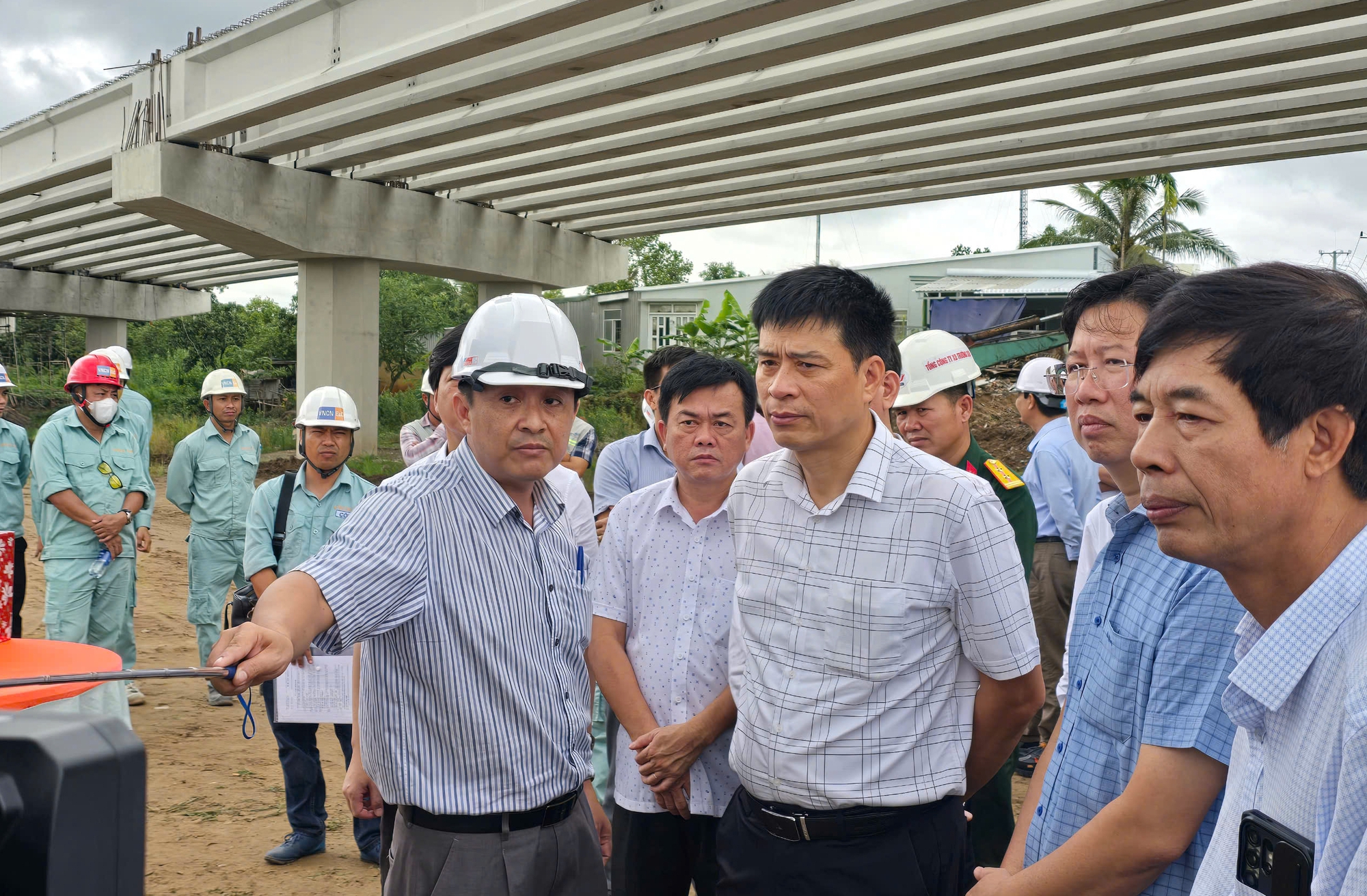 Ho&agrave;n th&agrave;nh dứt điểm việc gia tải cao tốc Cao L&atilde;nh - An Hữu trong th&aacute;ng 6- Ảnh 1.