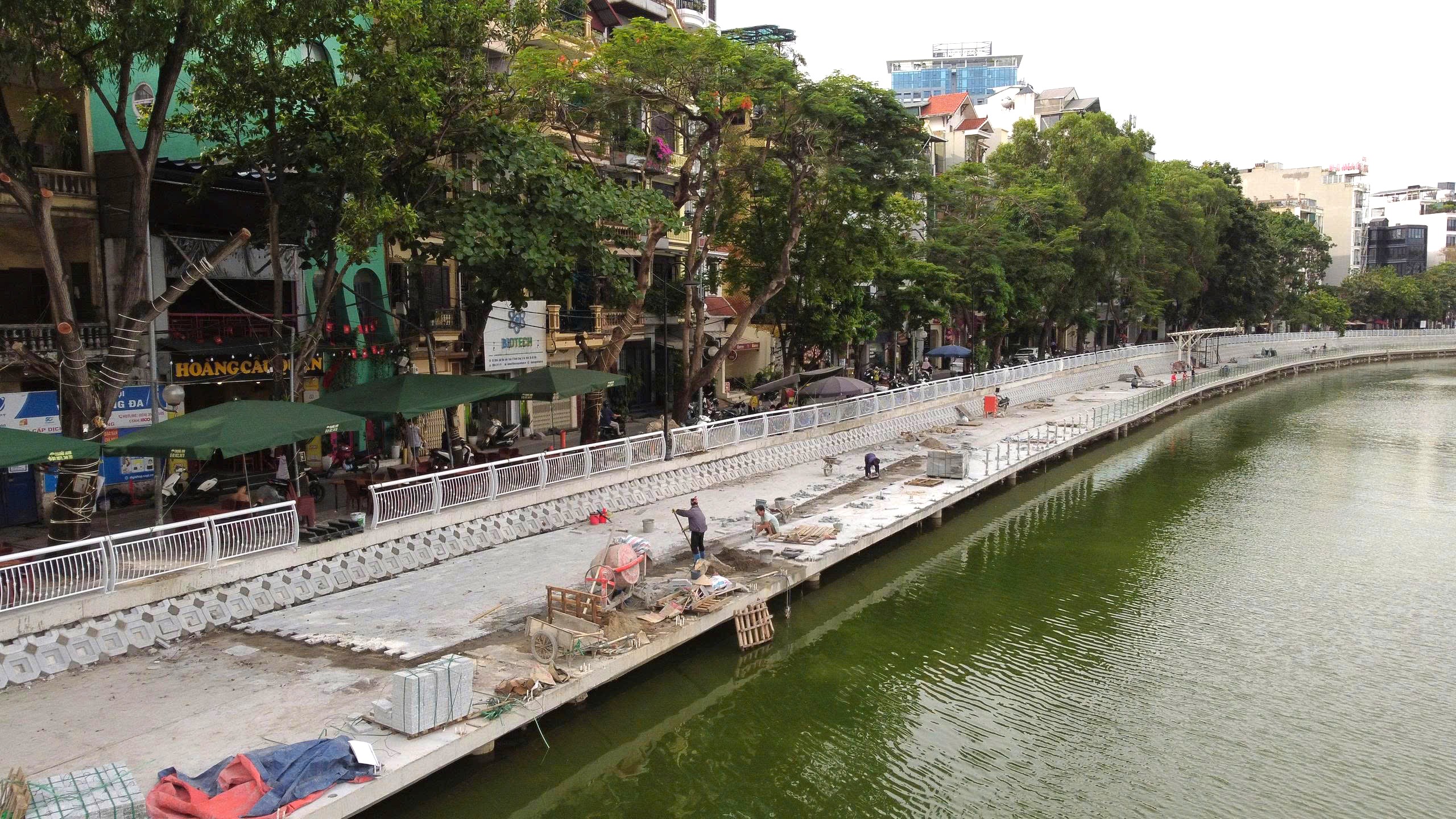 Cận cảnh hồ Đống Đa khoác áo mới- Ảnh 5. Cận cảnh hồ Đống Đa khoác áo mới- Ảnh 5.