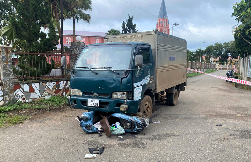 Hiện trường vụ tai nạn khiến hai người thương vong.