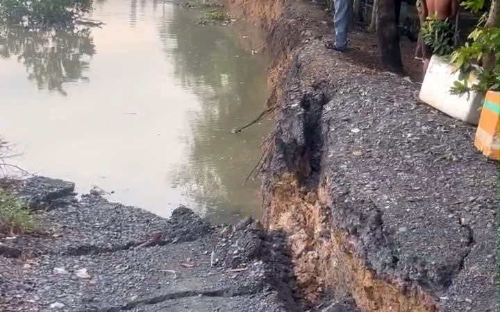 Nguy&ecirc;n nh&acirc;n sụp l&uacute;n bờ bao s&ocirc;ng S&agrave;i G&ograve;n