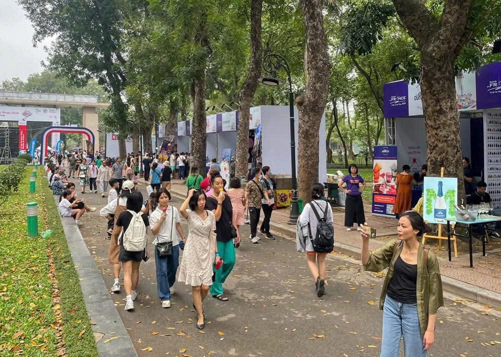 Hà Nội: Bất cập trong quản lý công viên Thống Nhất- Ảnh 3. Hà Nội: Bất cập trong quản lý công viên Thống Nhất- Ảnh 3.