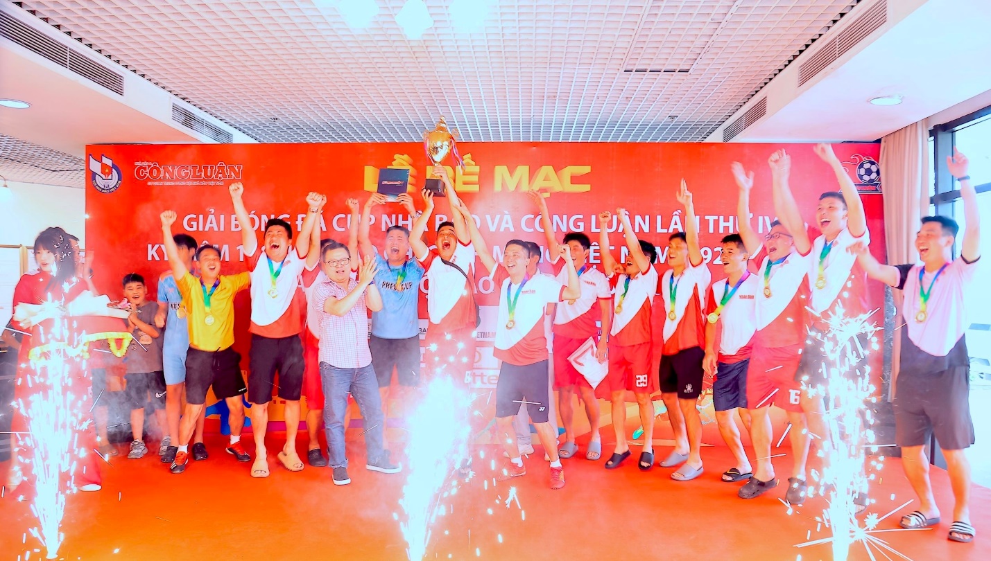B&aacute;o Nh&acirc;n D&acirc;n v&ocirc; địch Giải b&oacute;ng đ&aacute; C&uacute;p Nh&agrave; b&aacute;o v&agrave; C&ocirc;ng luận lần IV năm 2025- Ảnh 1.
