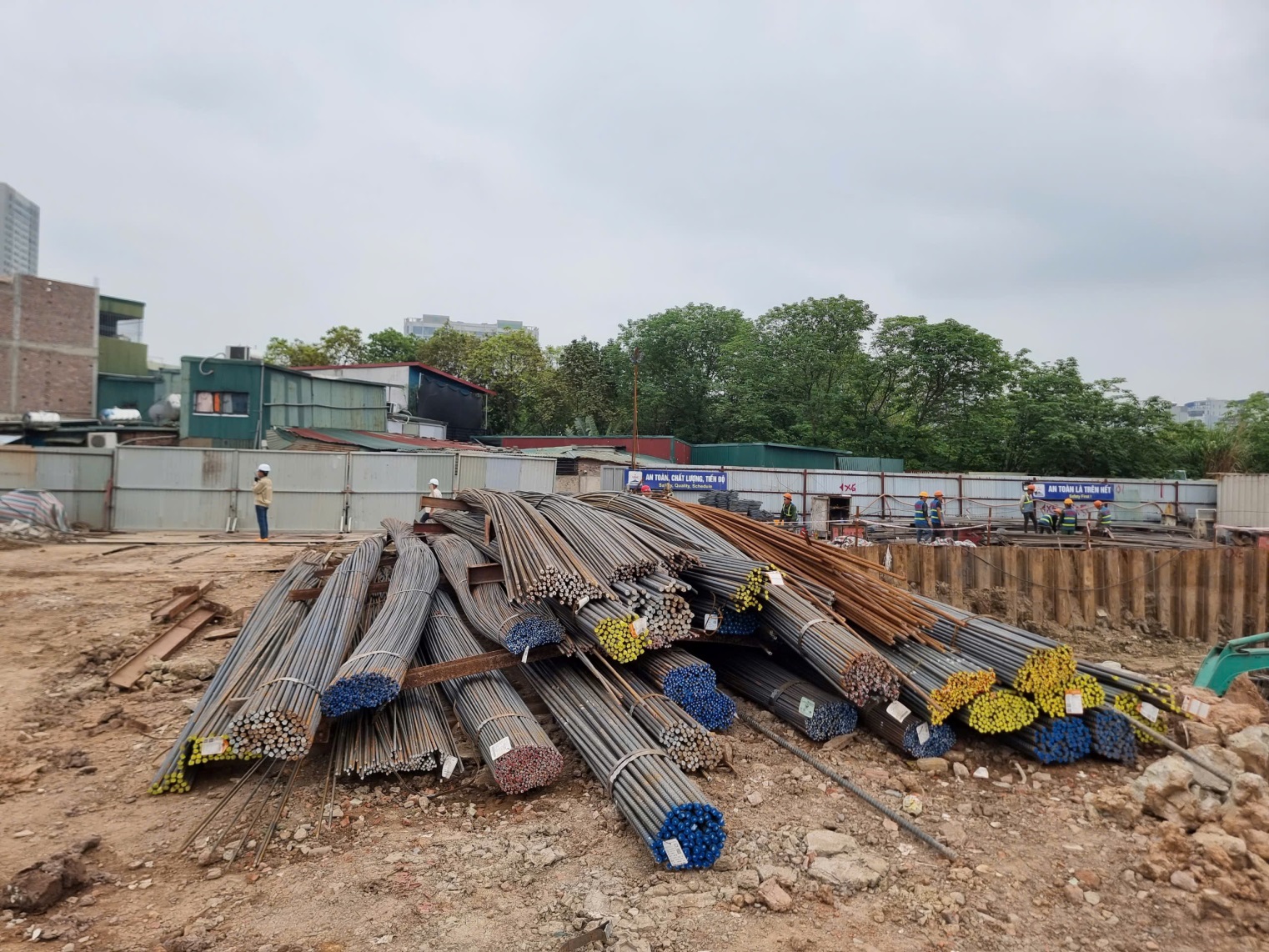 E:\Năm 2025\Th&aacute;ng 6\H&igrave;nh ảnh\Nh&agrave; thầu chật vật v&igrave; gi&aacute; vlxd\z6697926544941_51919e7ddb1128a6e6a42f82ef8356ef.jpg