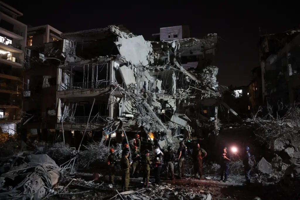 Fox News: "Lầu năm g&oacute;c" Israel tr&uacute;ng t&ecirc;n lửa Iran, bị hư hại nghi&ecirc;m trọng- Ảnh 1.