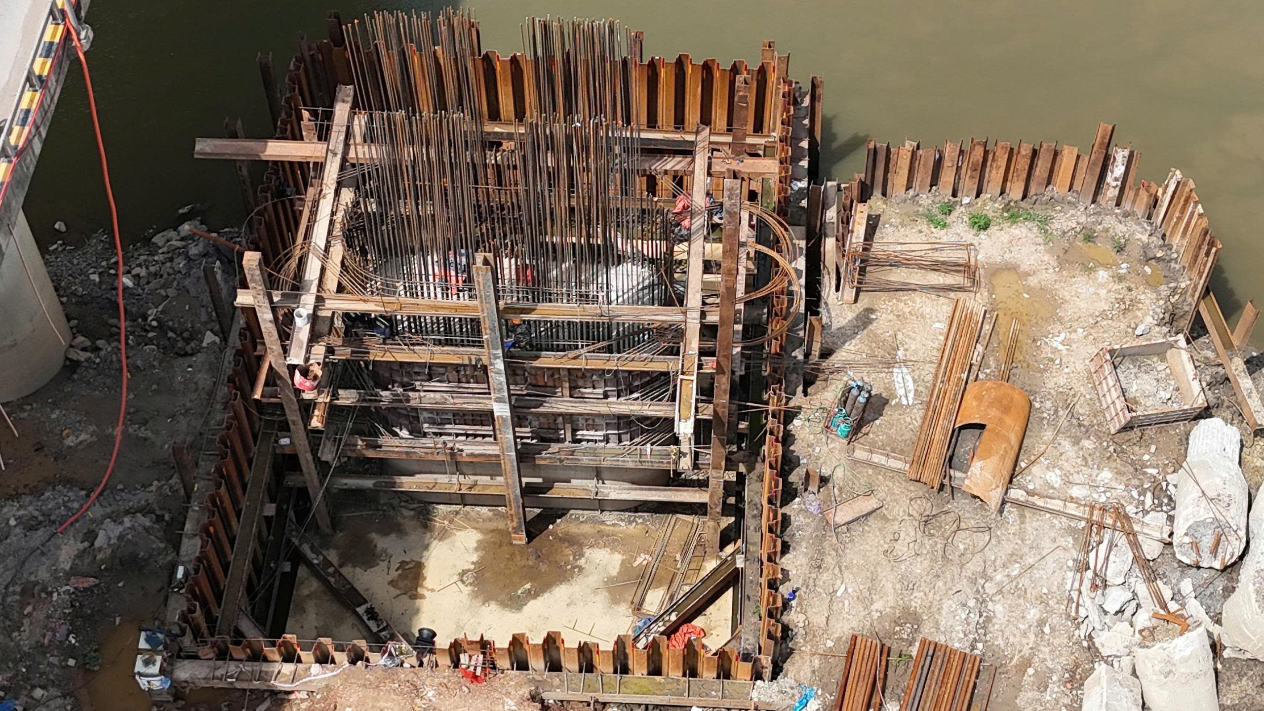 Tăng ca, đưa cầu Xương Giang tr&ecirc;n cao tốc H&agrave; Nội - Bắc Giang vượt lũ trong th&aacute;ng 6- Ảnh 3.