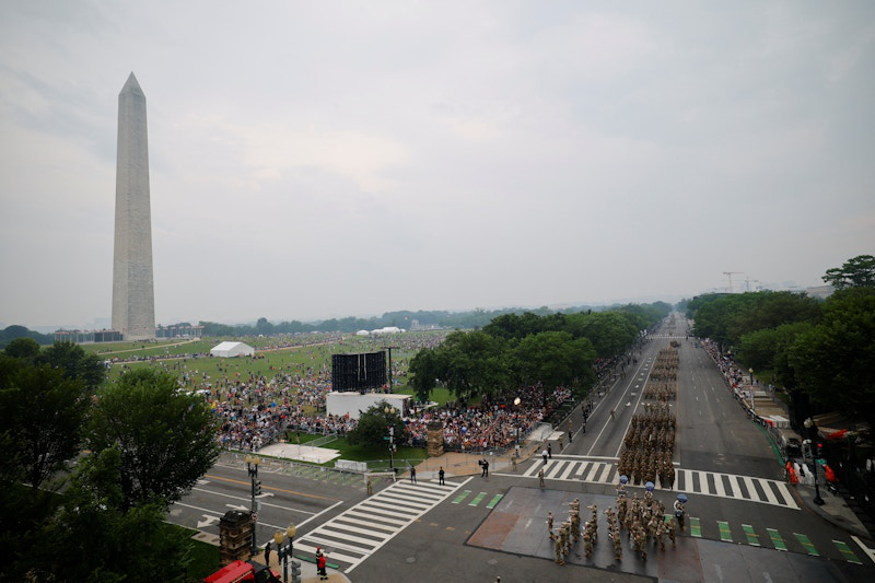 To&agrave;n cảnh cuộc diễu binh ph&ocirc; diễn sức mạnh của qu&acirc;n đội Mỹ- Ảnh 10.
