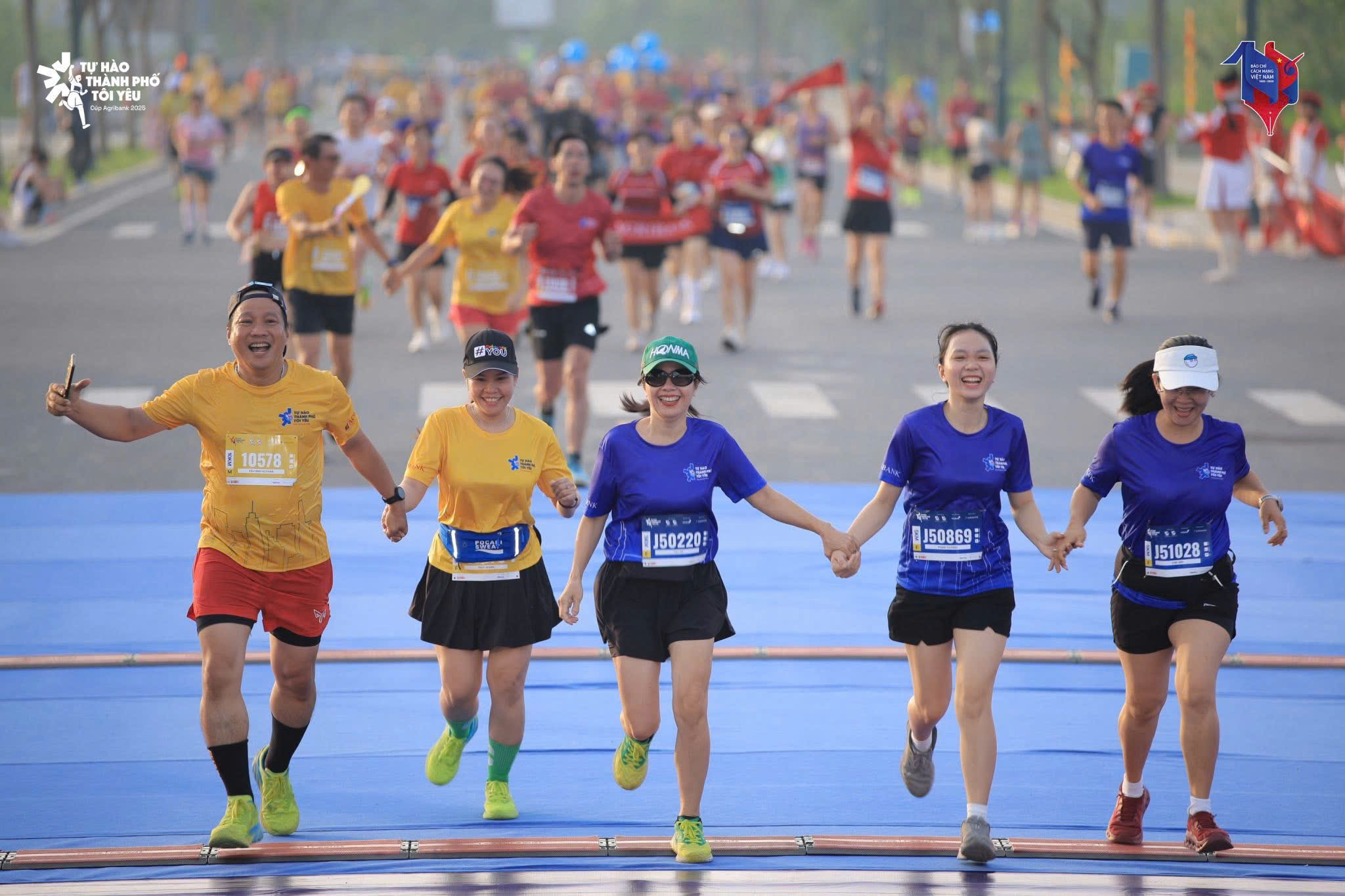 1.000 người l&agrave;m b&aacute;o tham gia giải chạy dịp kỷ niệm 100 năm B&aacute;o ch&iacute; C&aacute;ch mạng Việt Nam- Ảnh 10.