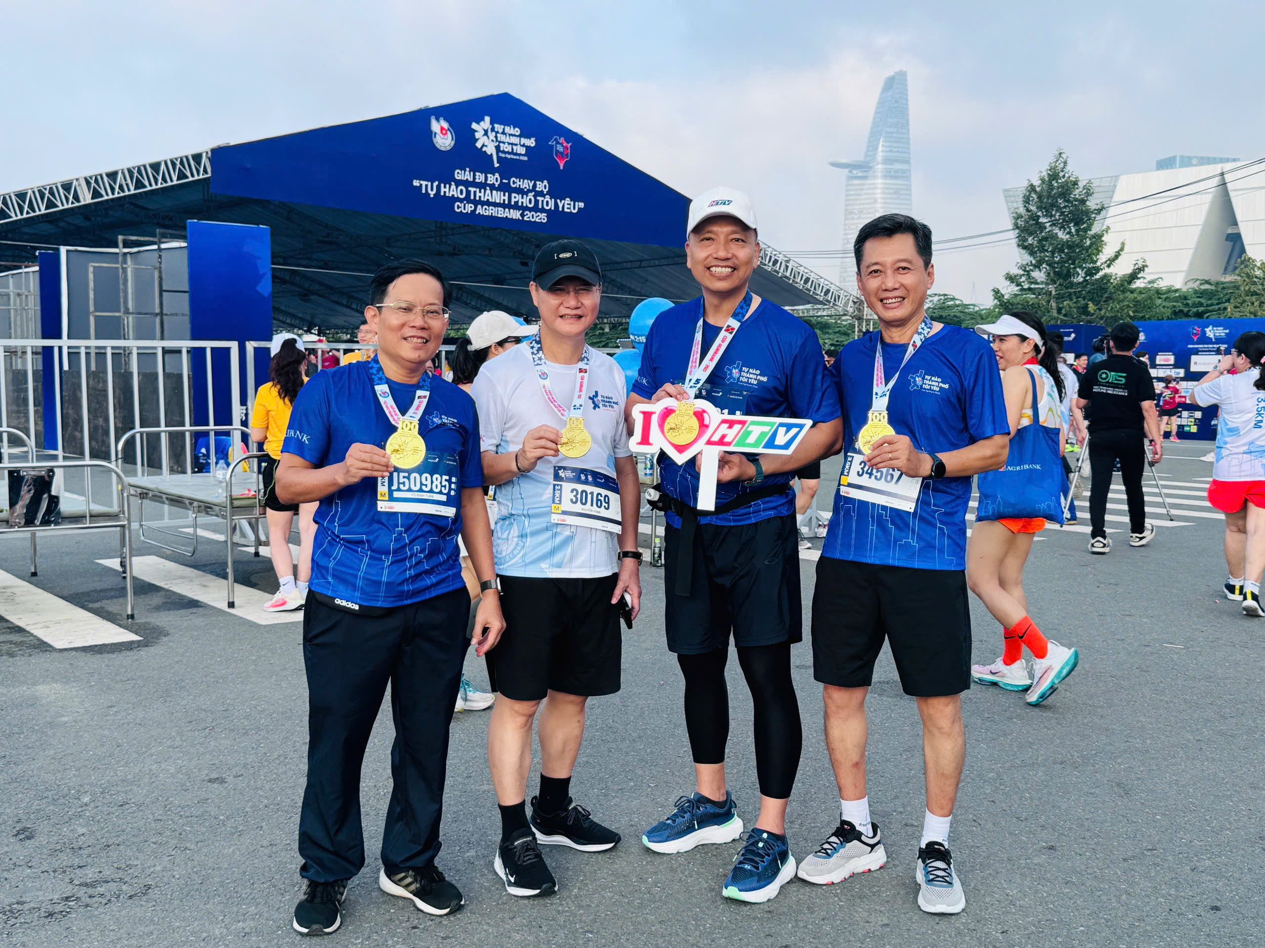 1.000 người l&agrave;m b&aacute;o tham gia giải chạy dịp kỷ niệm 100 năm B&aacute;o ch&iacute; C&aacute;ch mạng Việt Nam- Ảnh 11.