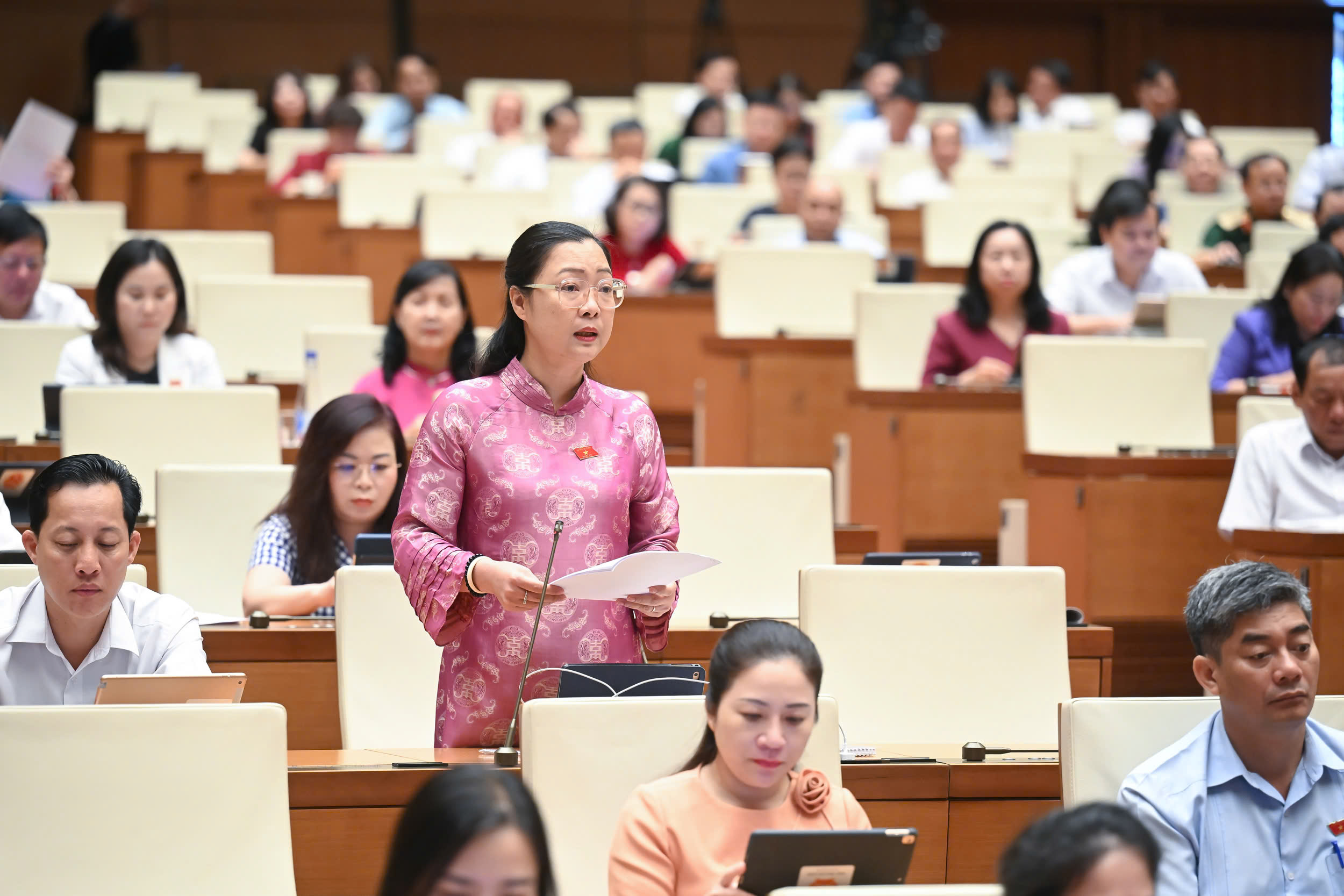 Bộ trưởng GD&ĐT: Gi&aacute;o vi&ecirc;n mầm non vất vả nhất nhưng thu nhập lại thấp nhất- Ảnh 1.