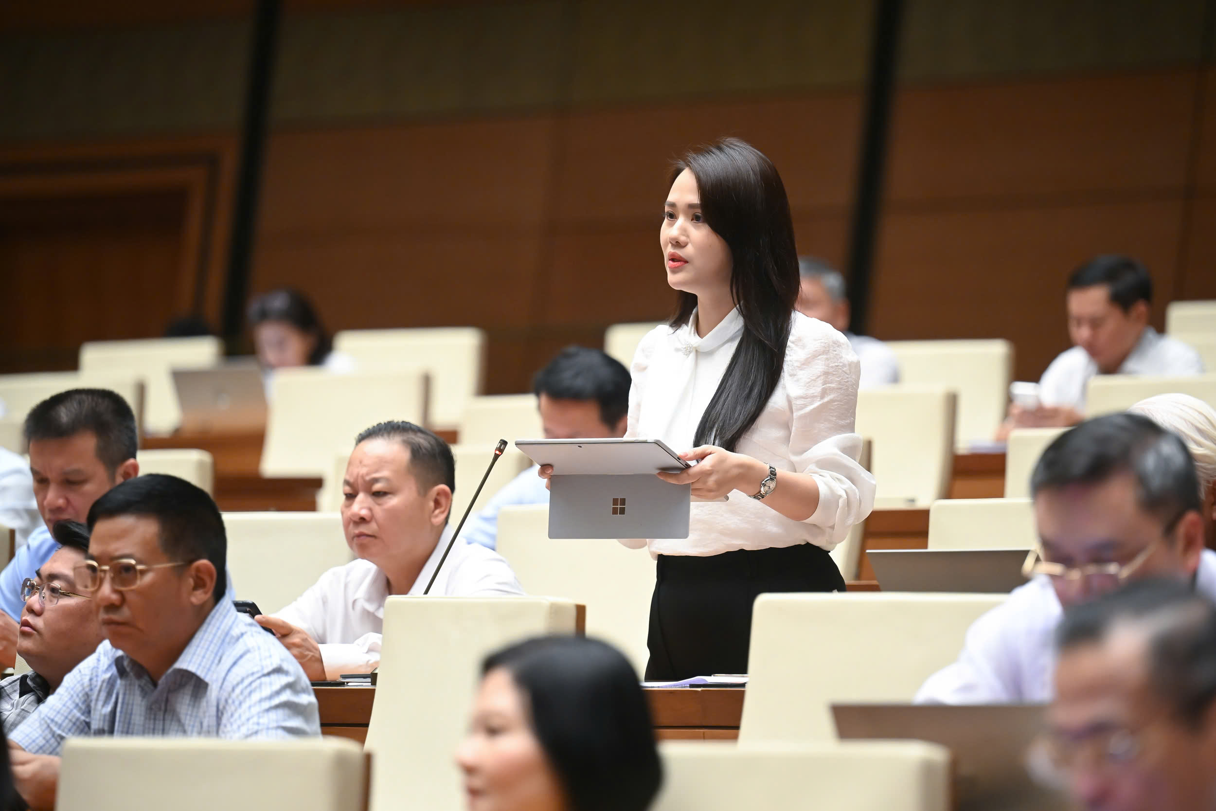 Bộ trưởng GD&ĐT: Gi&aacute;o vi&ecirc;n mầm non vất vả nhất nhưng thu nhập lại thấp nhất- Ảnh 3.