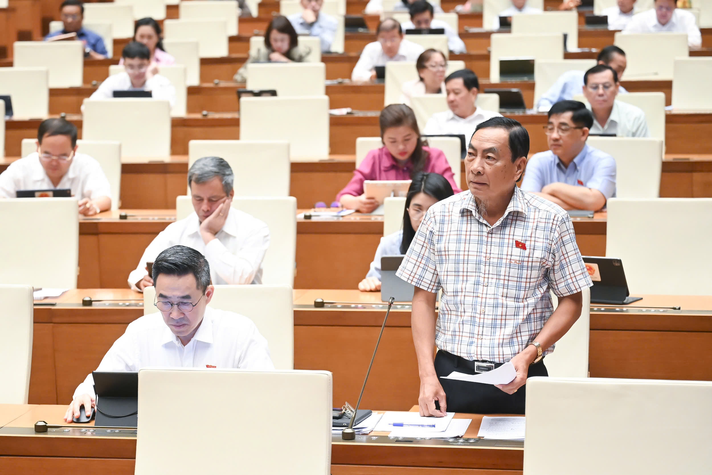 Bộ trưởng GD&ĐT: Gi&aacute;o vi&ecirc;n mầm non vất vả nhất nhưng thu nhập lại thấp nhất- Ảnh 2.