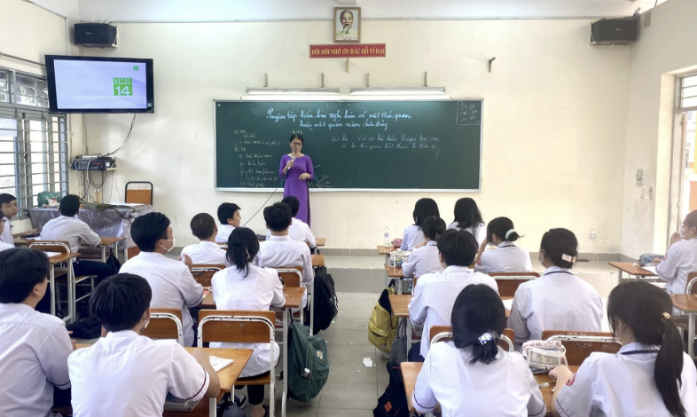 Quốc hội th&ocirc;ng qua Luật Nh&agrave; gi&aacute;o, kh&ocirc;ng cấm gi&aacute;o vi&ecirc;n dạy th&ecirc;m- Ảnh 2.