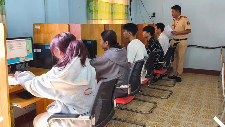 CSGT B&igrave;nh Thuận tổ chức kỳ s&aacute;t hạch l&aacute;i xe đầu ti&ecirc;n- Ảnh 2.