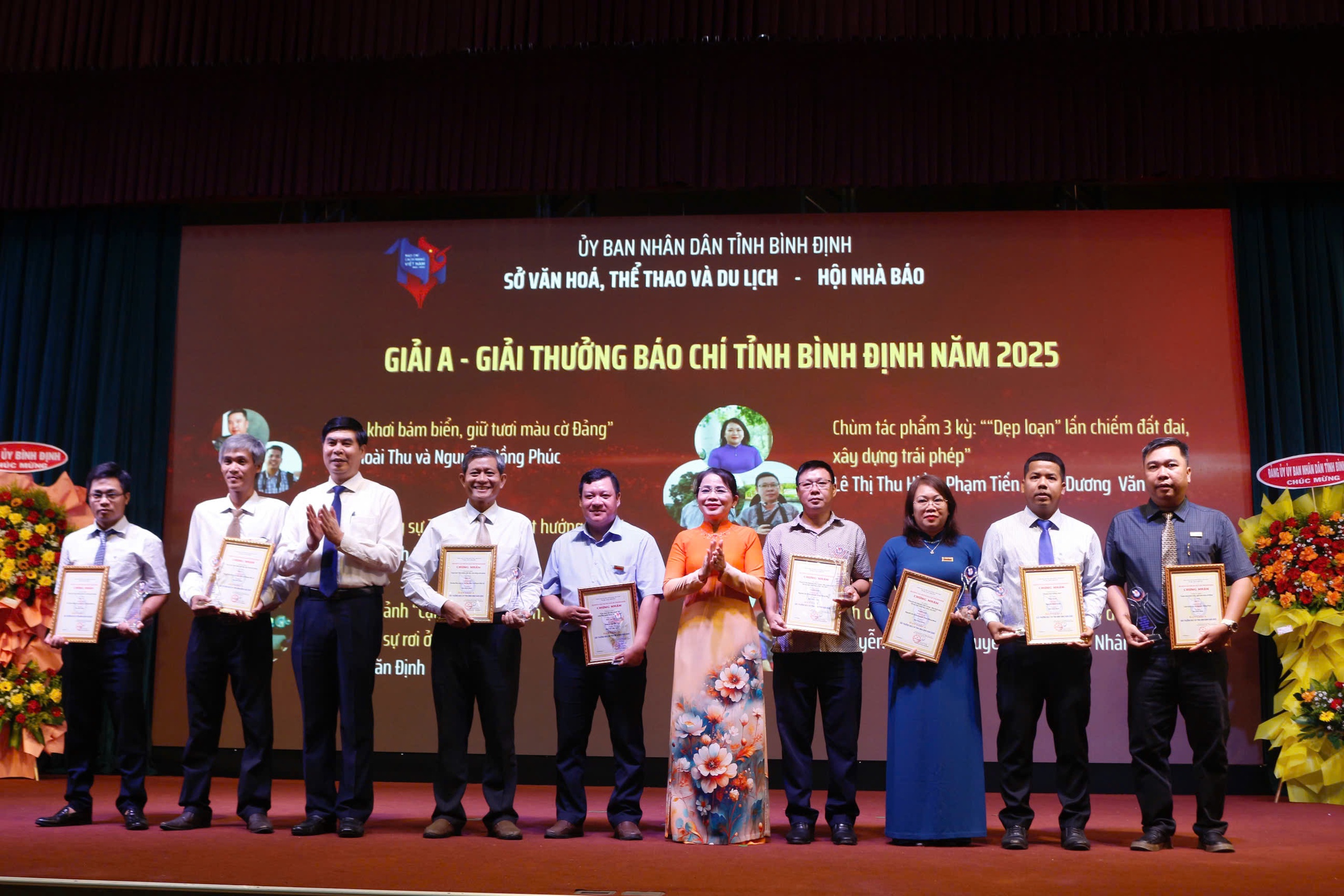 B&igrave;nh Định t&ocirc;n vinh những người l&agrave;m b&aacute;o nh&acirc;n kỷ niệm 100 năm B&aacute;o ch&iacute; C&aacute;ch mạng Việt Nam- Ảnh 3.