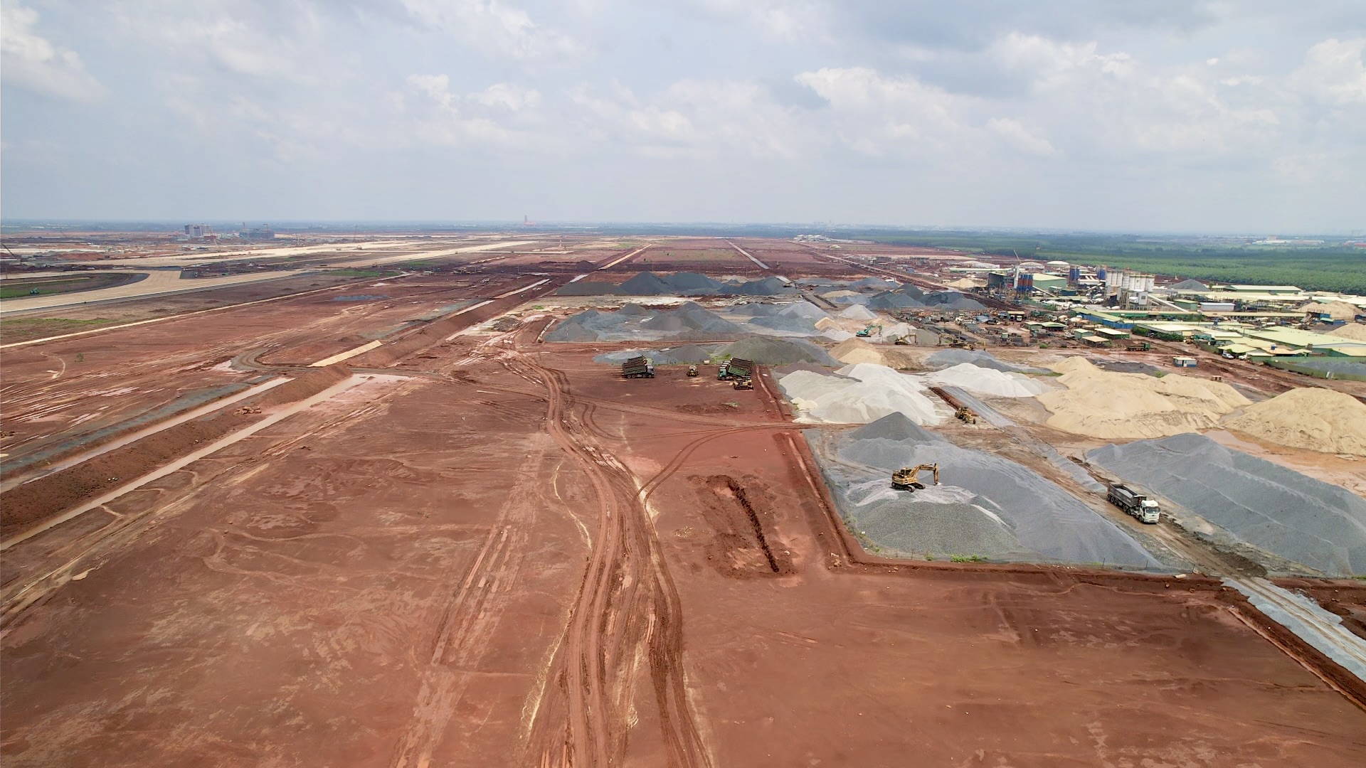 To&agrave;n cảnh chặng đầu thi c&ocirc;ng đường cất hạ c&aacute;nh thứ 2 s&acirc;n bay Long Th&agrave;nh- Ảnh 4.