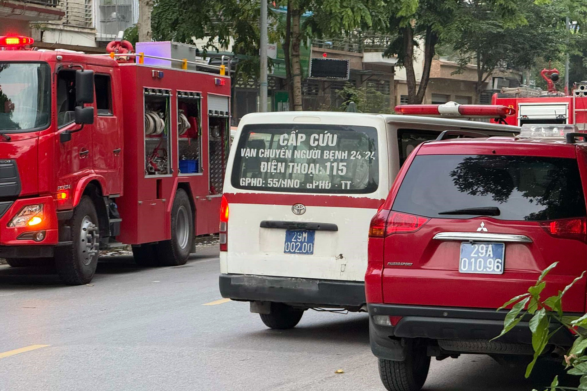 Hà Nội: Căn nhà 4 tầng bốc cháy sau tiếng nổ lớn, 2 người tử vong- Ảnh 2. Hà Nội: Căn nhà 4 tầng bốc cháy sau tiếng nổ lớn, 2 người tử vong- Ảnh 2.