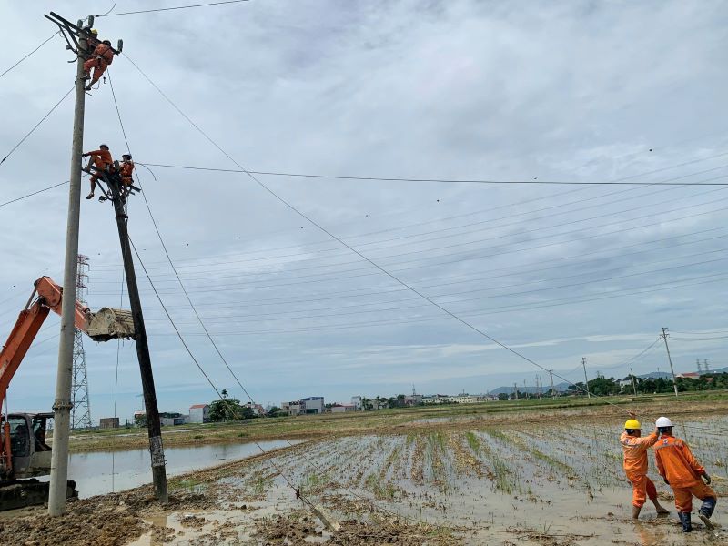 Thanh Hóa: Loạt cột điện gãy đổ do mưa dông đã được khắc phục- Ảnh 1. Thanh Hóa: Loạt cột điện gãy đổ do mưa dông đã được khắc phục- Ảnh 1.