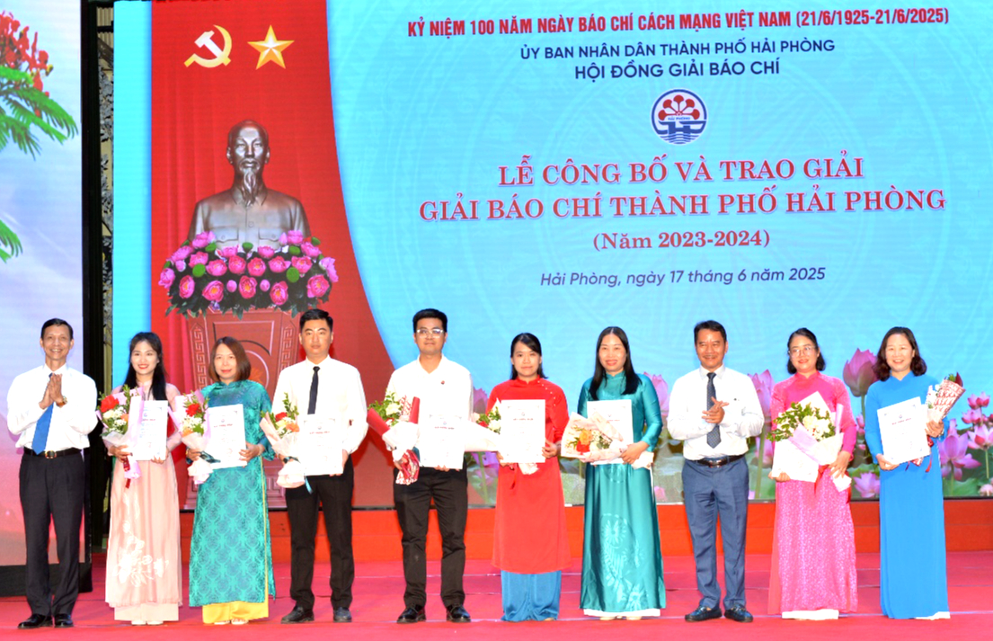 Báo Xây dựng đoạt giải báo chí TP Hải Phòng năm 2023 - 2024- Ảnh 3. C:\Users\Admin\AppData\Local\Microsoft\Windows\INetCache\Content.Word\PAT_1940.jpg