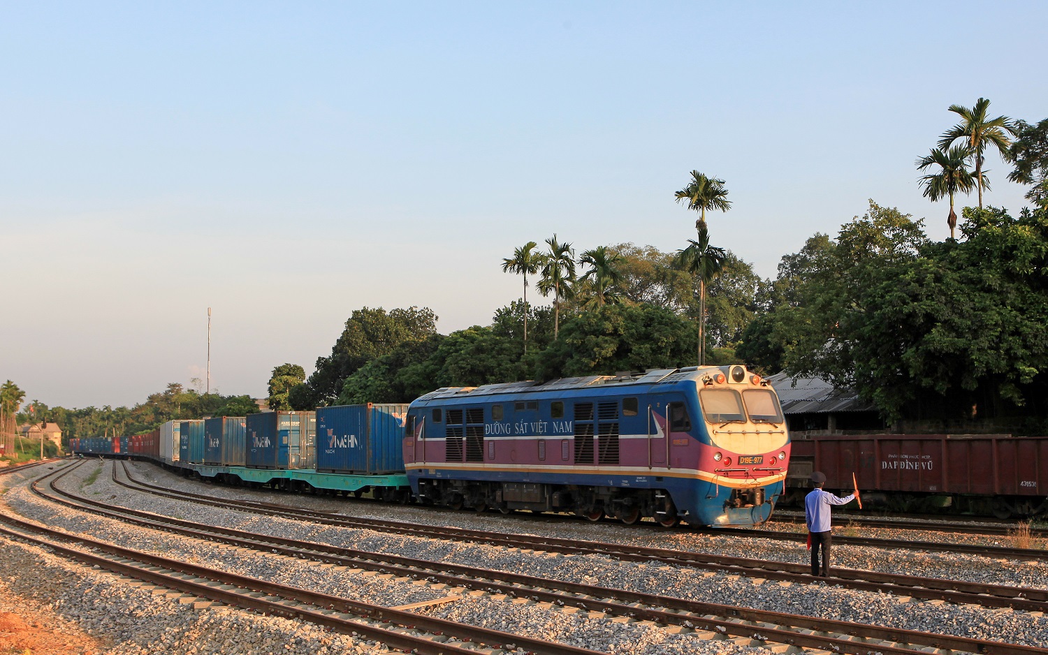 Quyết t&acirc;m khởi c&ocirc;ng dự &aacute;n đường sắt L&agrave;o Cai - H&agrave; Nội - Hải Ph&ograve;ng cuối năm 2025