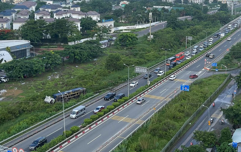 Hiện trường vụ tai nạn trên cao tốc TP.HCM - Long Thành - Dầu Giây. Hiện trường vụ tai nạn trên cao tốc TP.HCM - Long Thành - Dầu Giây.