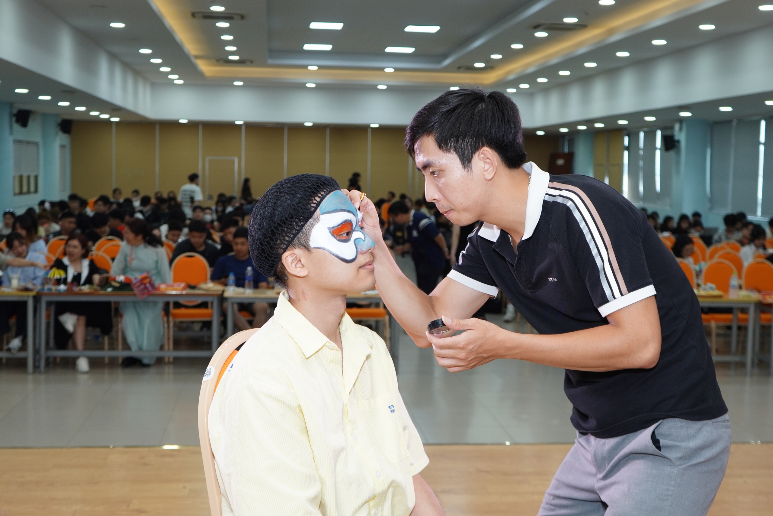 Nghệ sĩ Nh&agrave; h&aacute;t Tuồng Việt Nam cổ vũ gen Z bảo tồn nghệ thuật truyền thống- Ảnh 5.