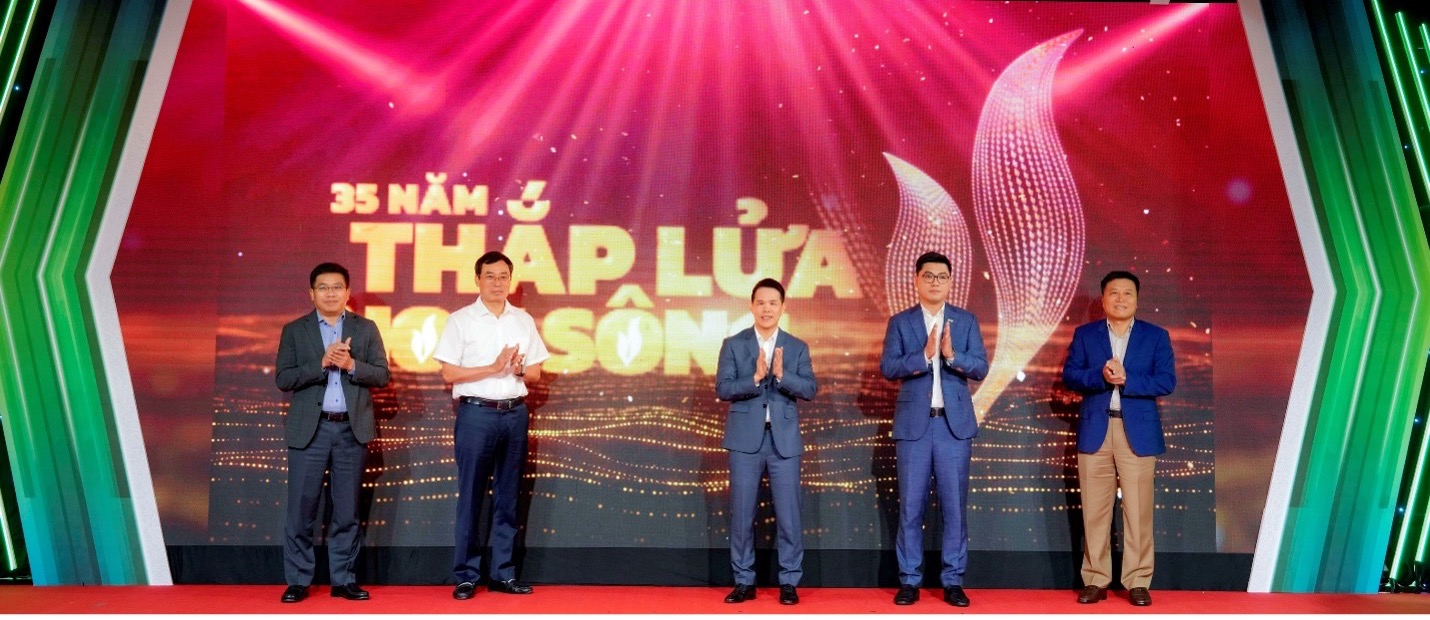 PV GAS Talks &ldquo;35 năm - Thắp lửa non s&ocirc;ng&rdquo;: H&agrave;nh tr&igrave;nh kết nối v&agrave; giữ lửa nhiệt huyết- Ảnh 1.