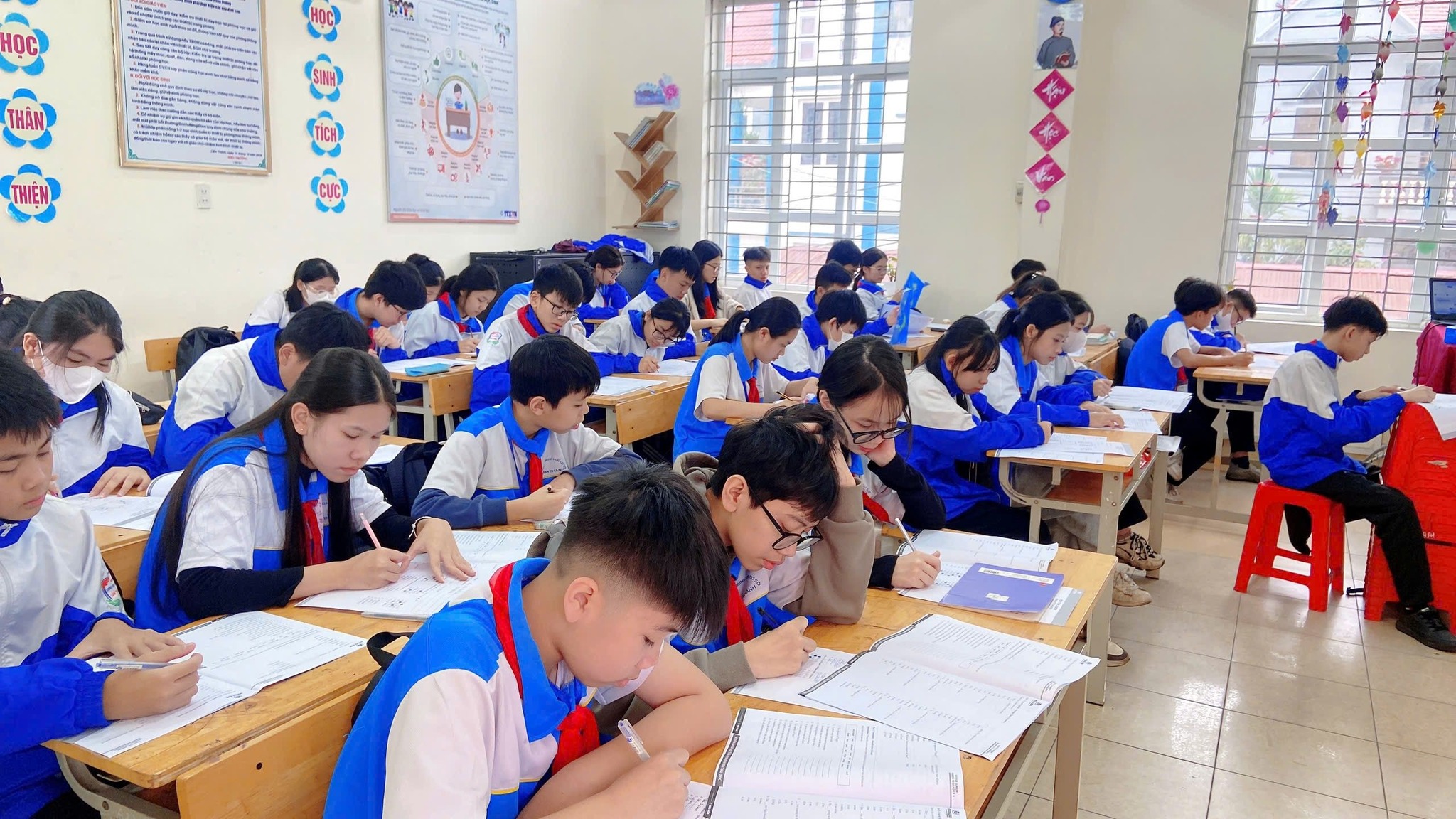 Tiếng Anh th&agrave;nh ng&ocirc;n ngữ thứ hai trong trường: Cần lộ tr&igrave;nh l&acirc;u d&agrave;i, triển khai đồng bộ- Ảnh 1.