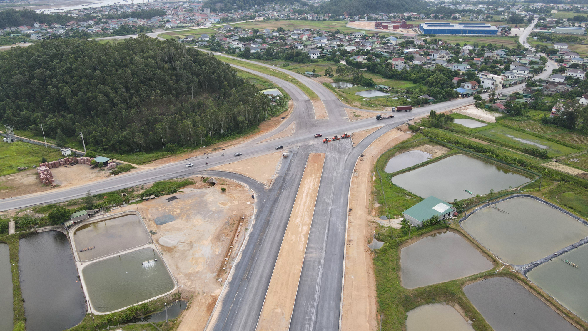 Phơi lưng đội nắng, chạy nước r&uacute;t tr&ecirc;n dự &aacute;n đường 740 tỷ đồng ở Nghệ An- Ảnh 12.