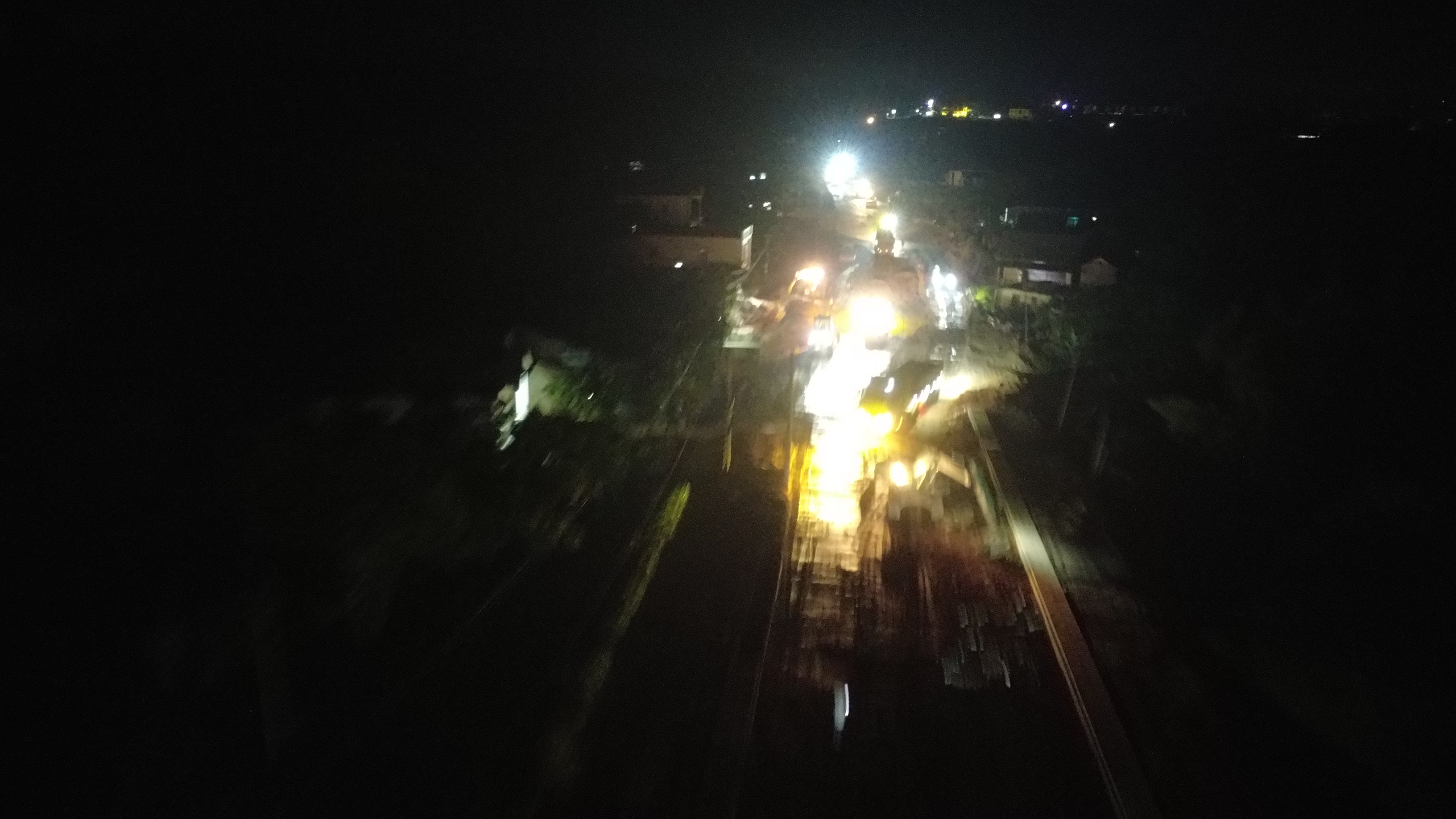 Yên Bái: Xuyên đêm thi công, nỗ lực đưa dự án tỉnh lộ 166 về đích trước 30/6- Ảnh 6. Yên Bái: Xuyên đêm thi công, nỗ lực đưa dự án tỉnh lộ 166 về đích trước 30/6- Ảnh 6.