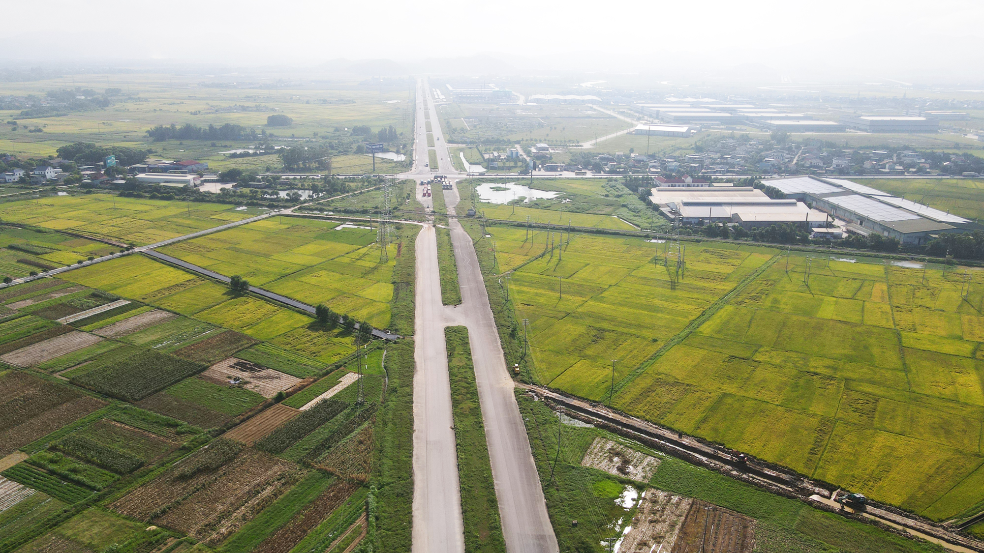 Phơi lưng đội nắng, chạy nước r&uacute;t tr&ecirc;n dự &aacute;n đường 740 tỷ đồng ở Nghệ An- Ảnh 13.