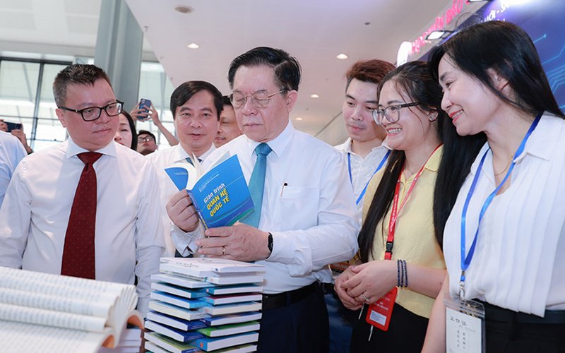 Toàn cảnh lễ khai mạc Hội Báo toàn quốc 2025- Ảnh 12. Lấy đổi mới sáng tạo làm động lực, lấy công nghệ làm công cụ để nâng tầm báo chí Việt Nam