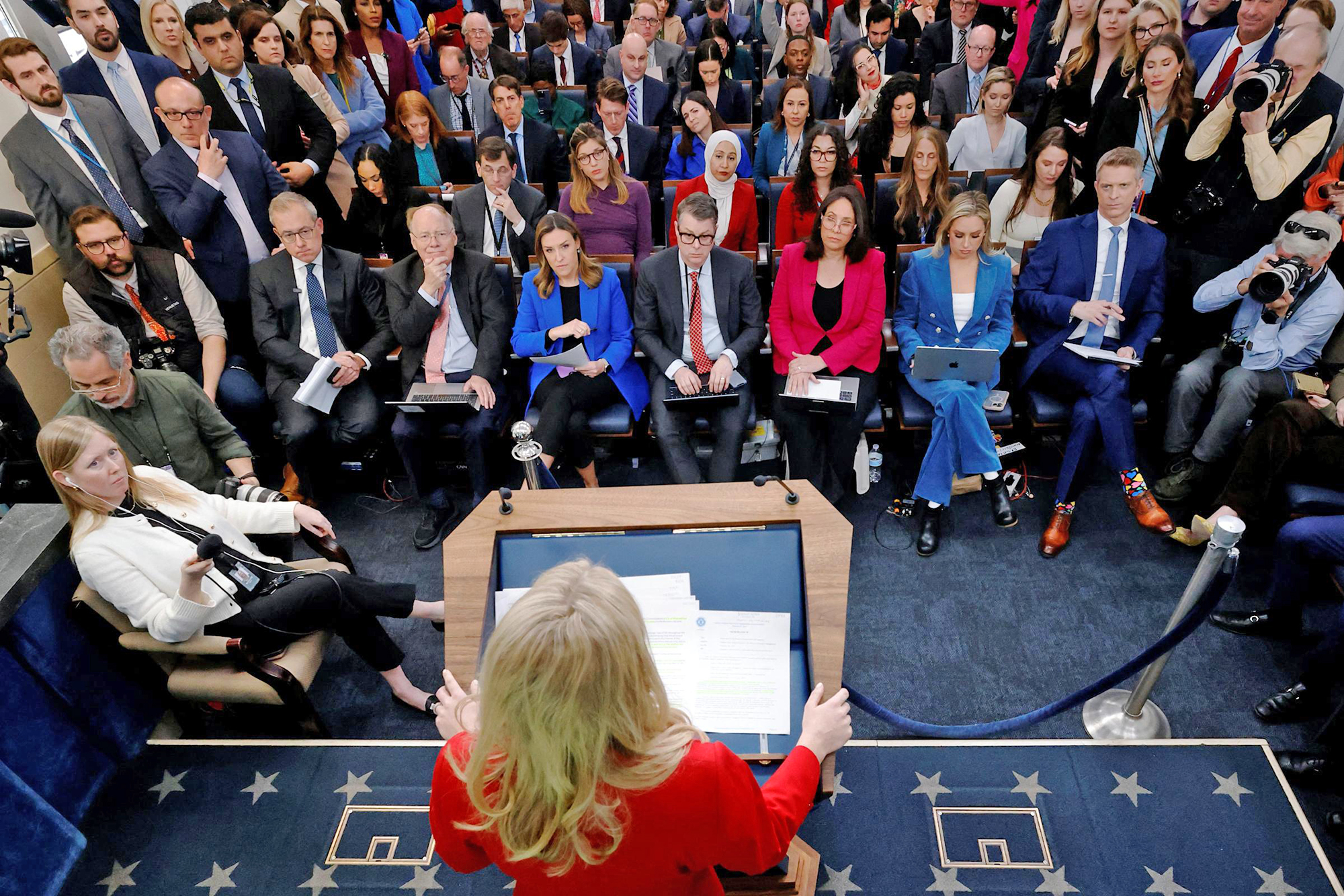 Hành trình trở thành thư ký báo chí Nhà Trắng trẻ nhất lịch sử- Ảnh 2. Hành trình trở thành thư ký báo chí Nhà Trắng trẻ nhất lịch sử- Ảnh 2.