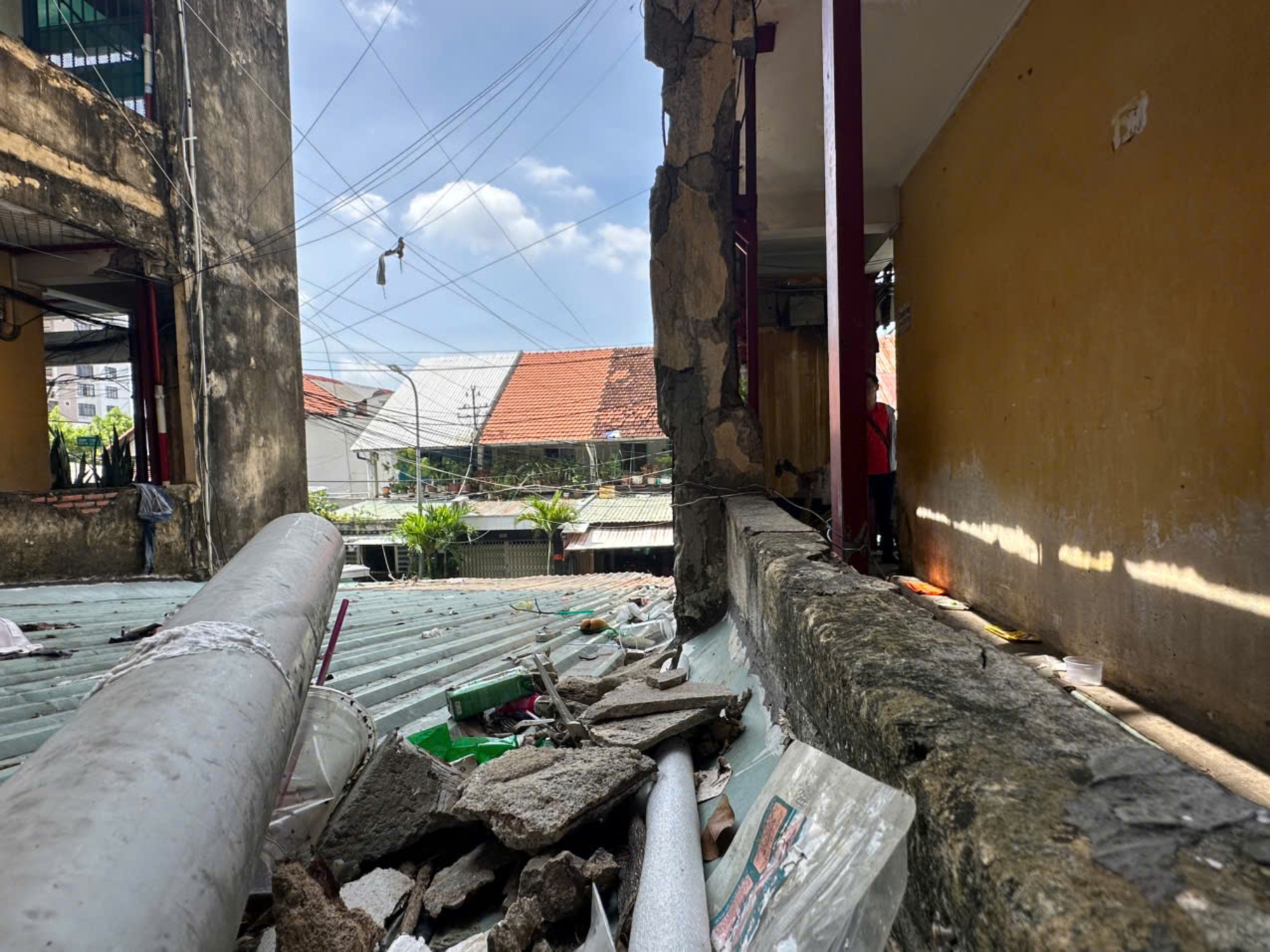 TP.HCM: Bất an sống trong chung cư Vĩnh Hội... chờ sập!- Ảnh 7. TP.HCM: Bất an sống trong chung cư Vĩnh Hội... chờ sập!- Ảnh 7.